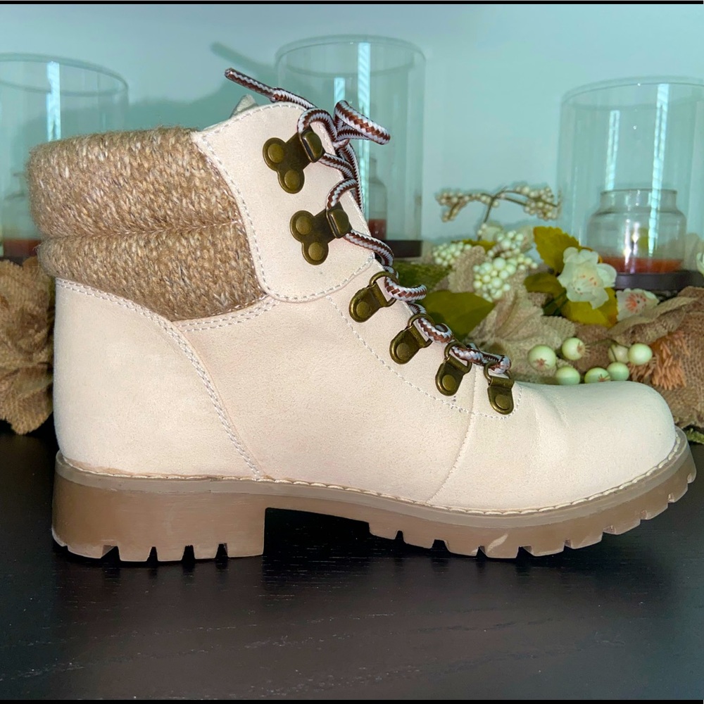 Cream & Brown Cliffs Boots